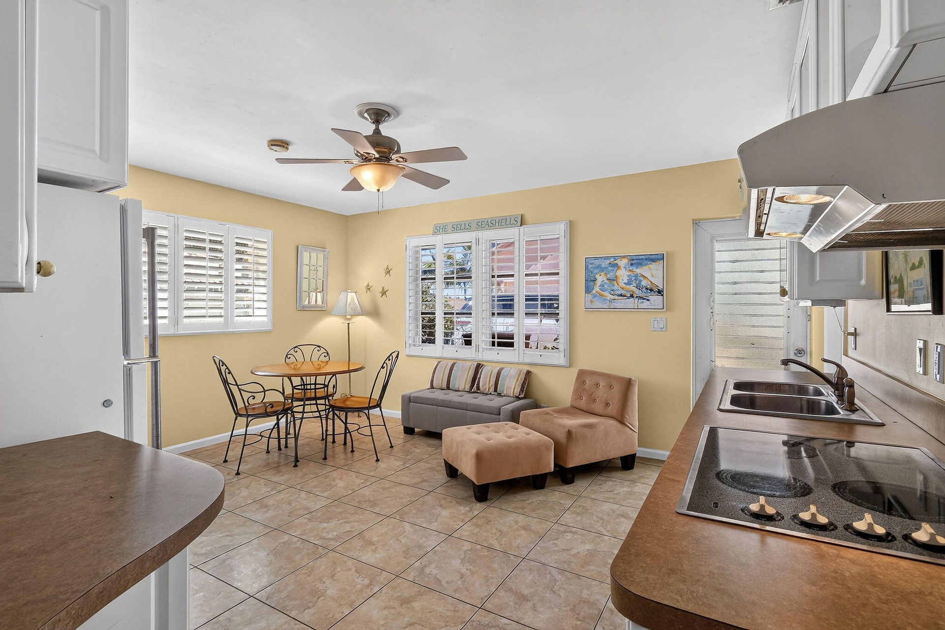 Attached Mother-in-law suite - sitting room and kitchenette
