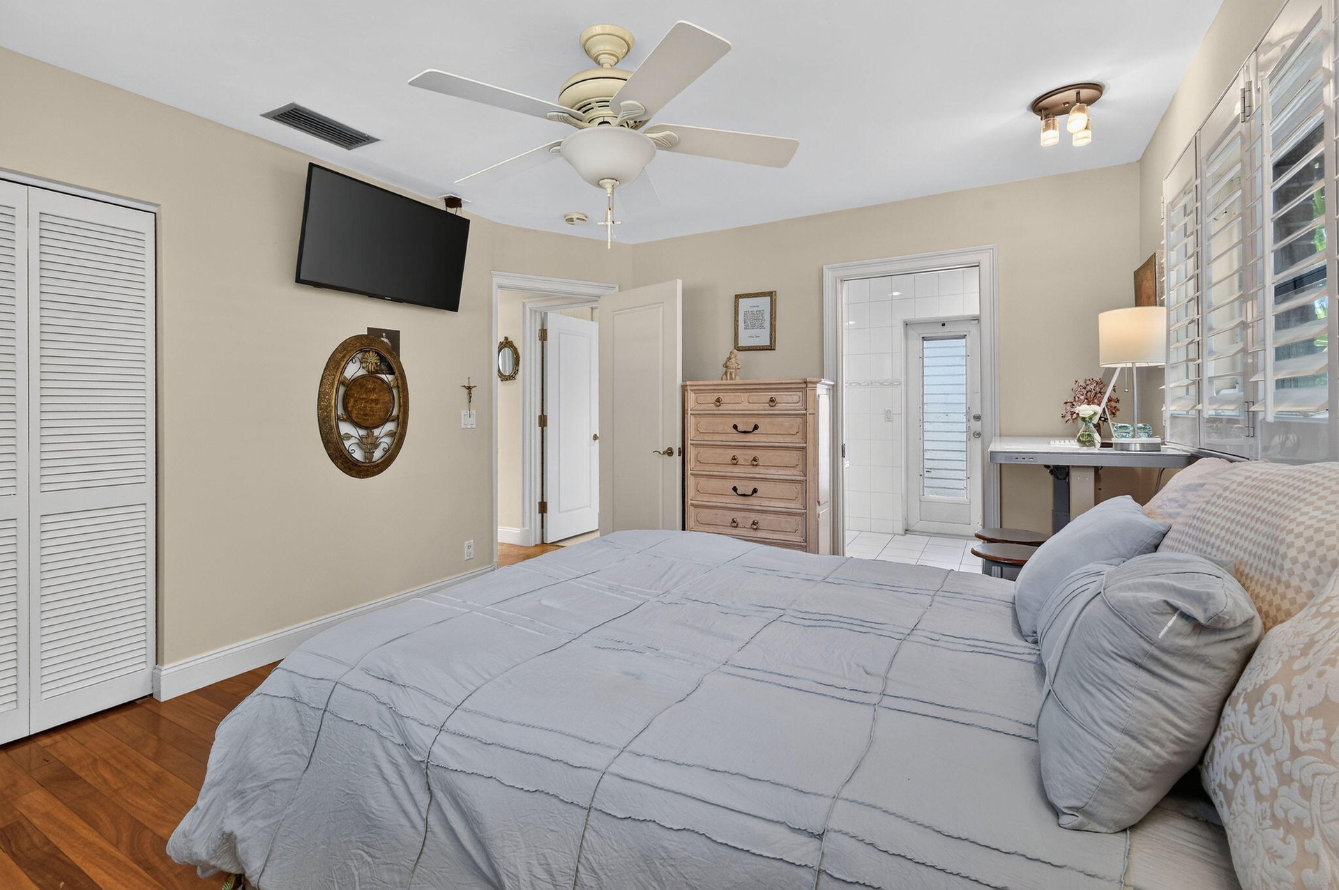 Guest bedroom #1 main house downstairs