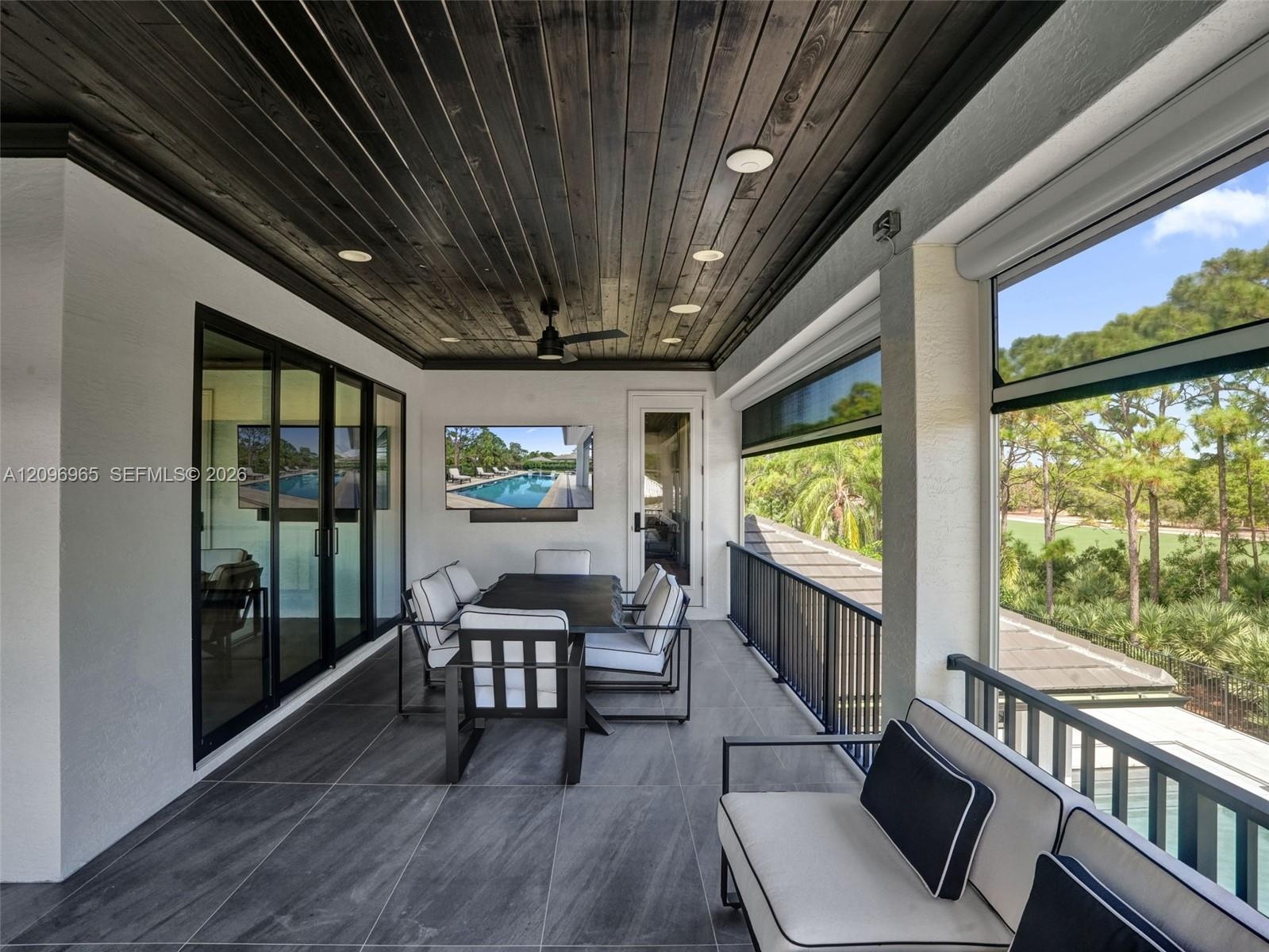Polished stone wall cladding featuring a high-contrast, large-scale floral inlay pattern in monochromatic black and white