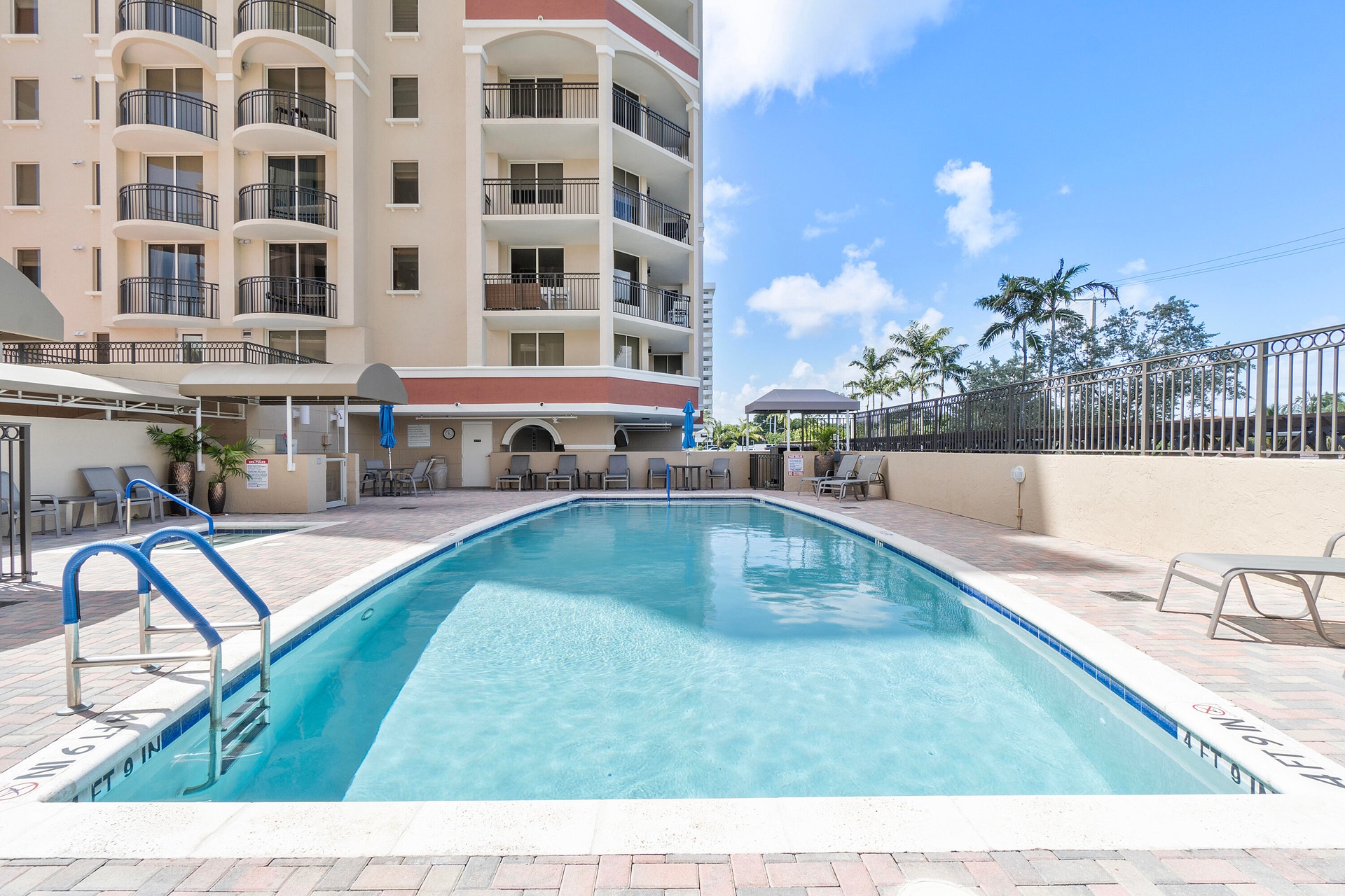 2nd Pool between Towers