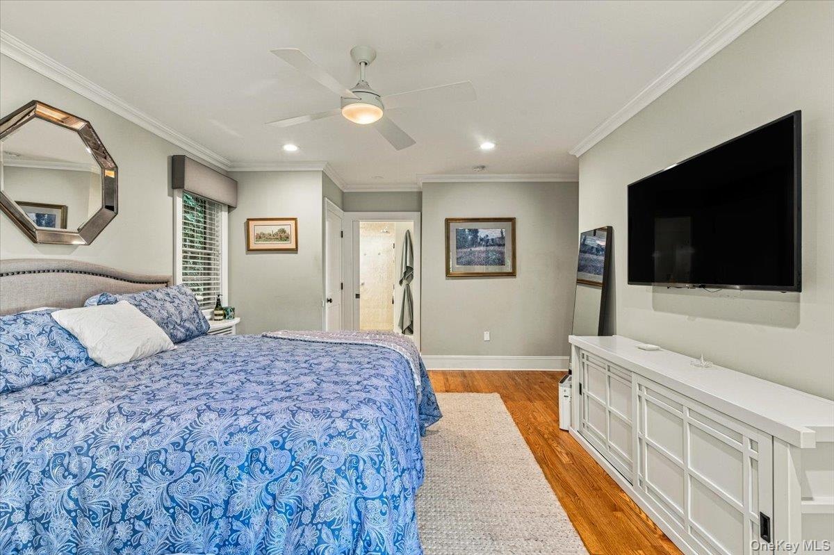 1st Floor Primary En Suite w/ Walk-in Closet