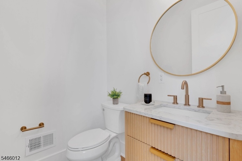 Sample powder room