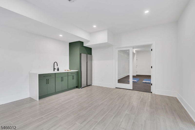 Sample rec room w wet bar