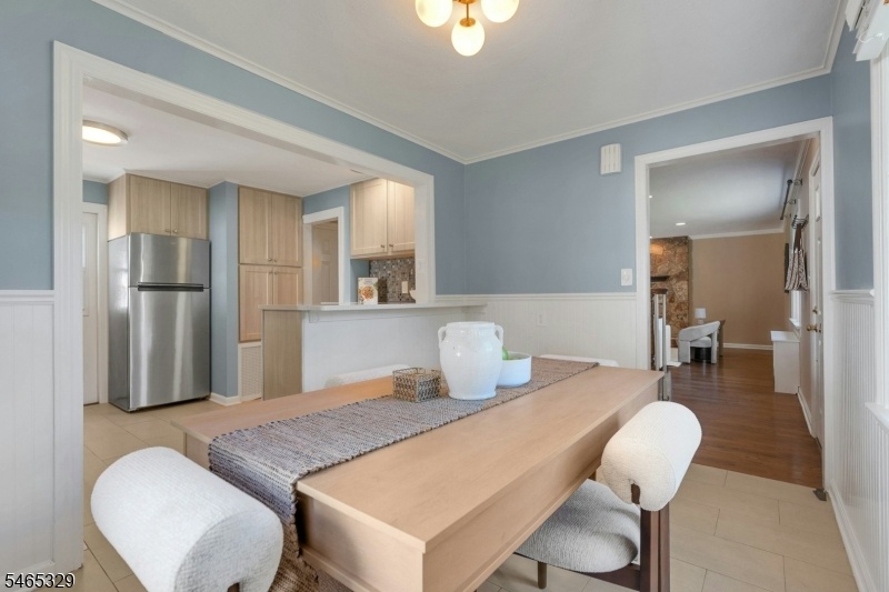 Dining to Kitchen