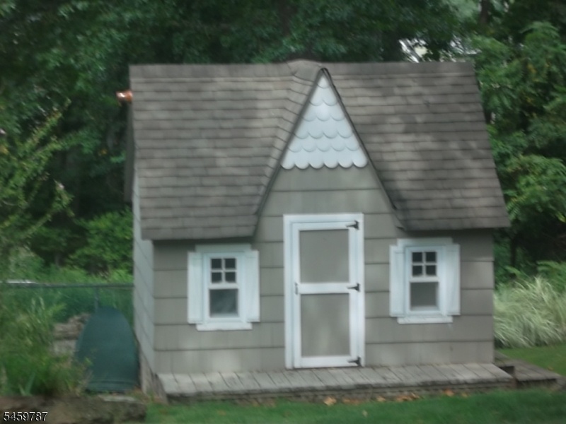 Play House/Garden Cottage