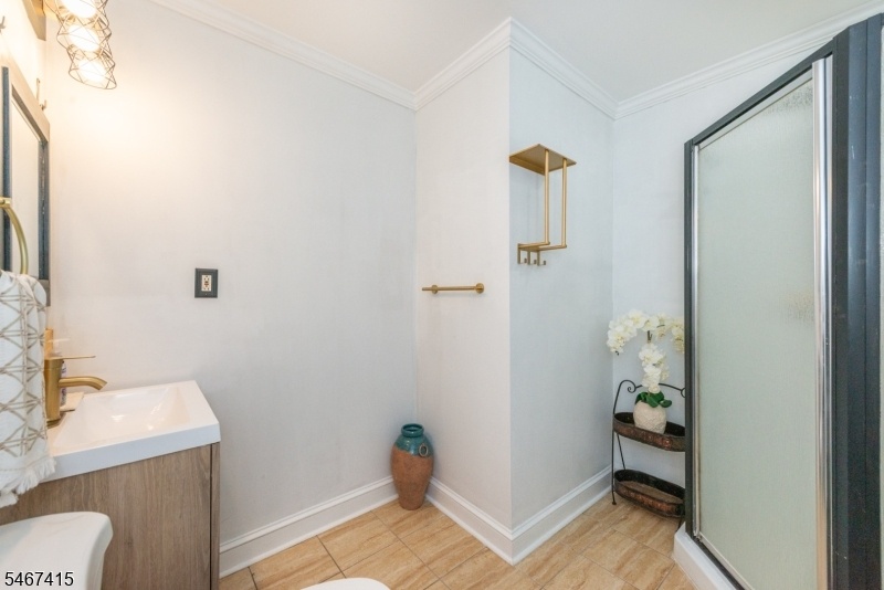 Full Bathroom - 1st Floor