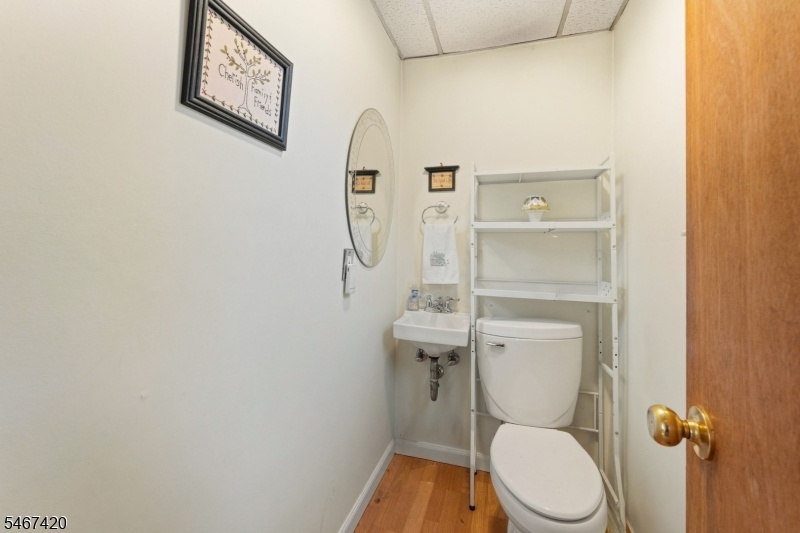 1/2 Bath