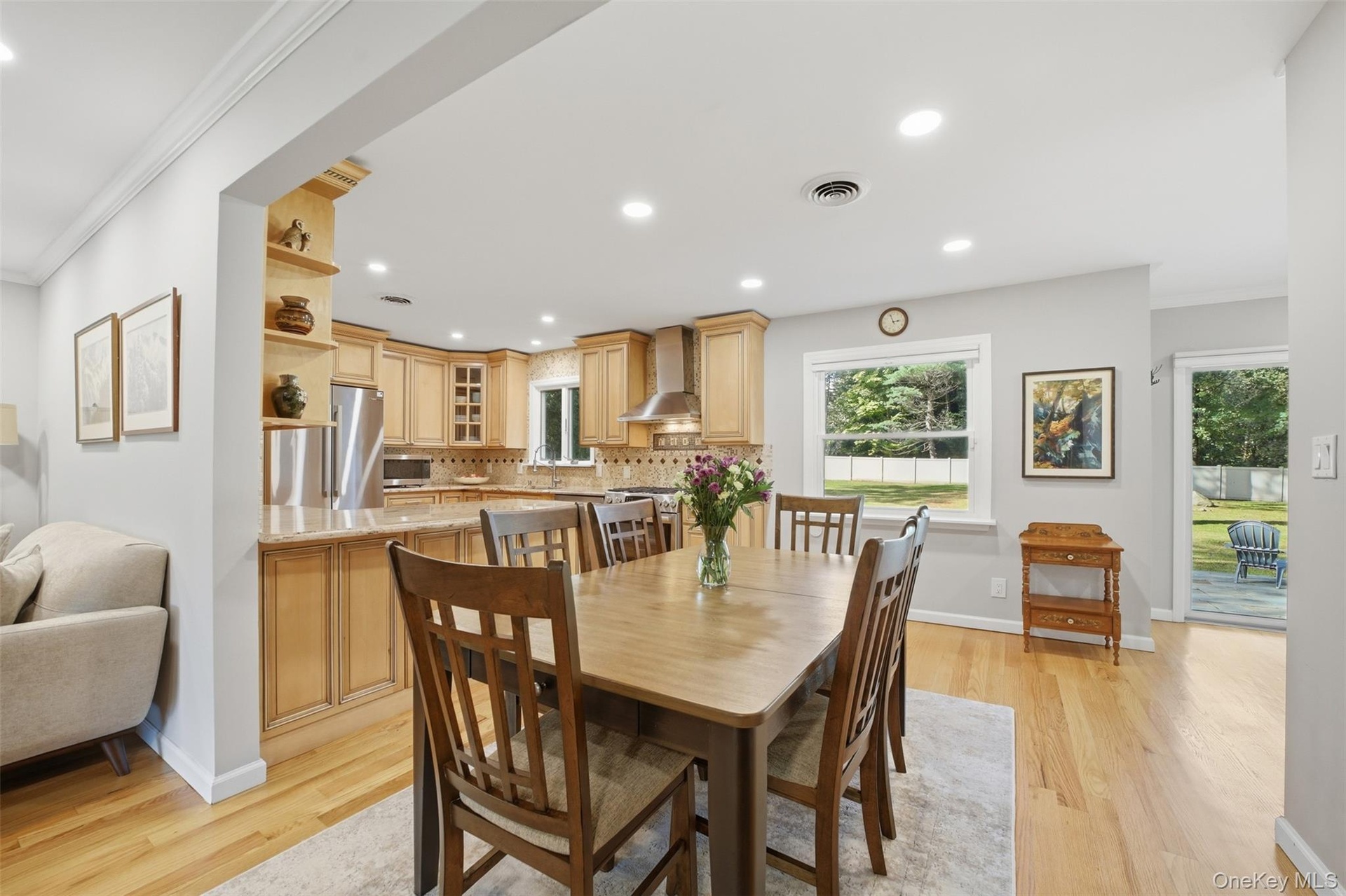 Dining area into kitchen