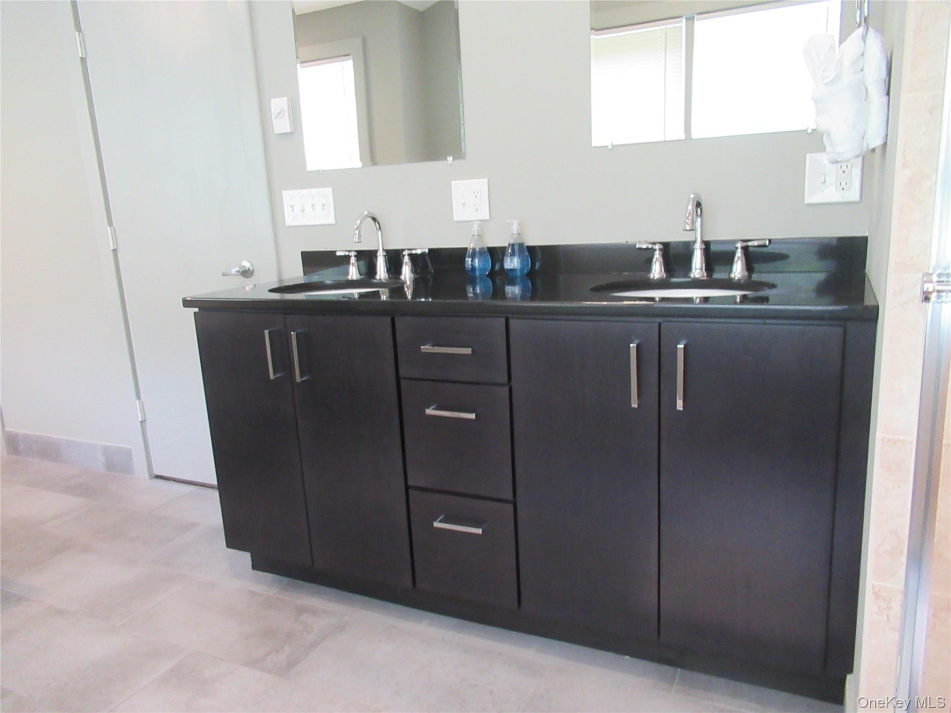 Double vanity