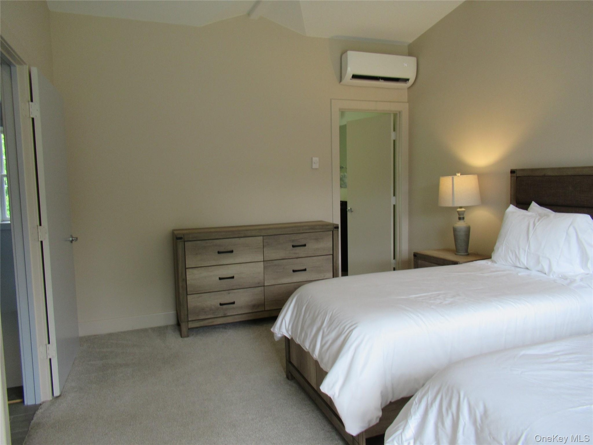 Mini split air conditioning unit