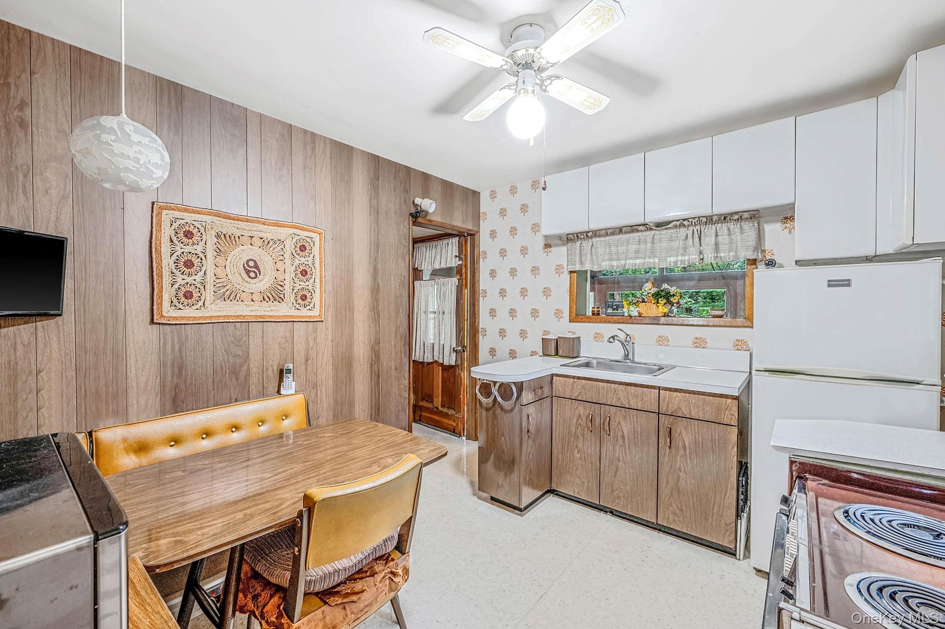 Eat-in Kitchen