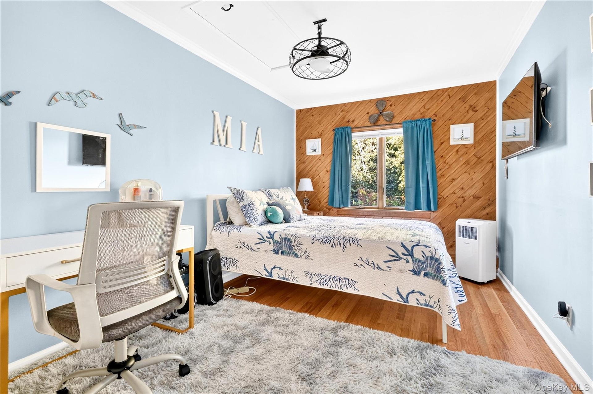 2nd bedroom
