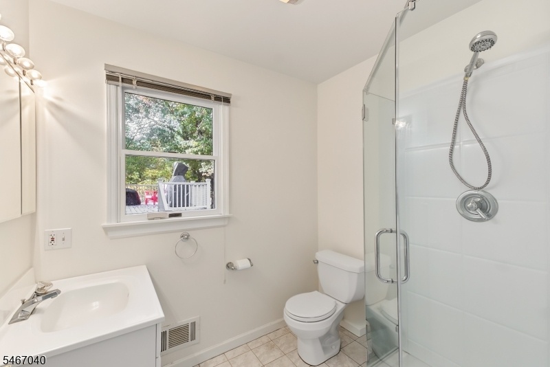 1st floor Bathroom