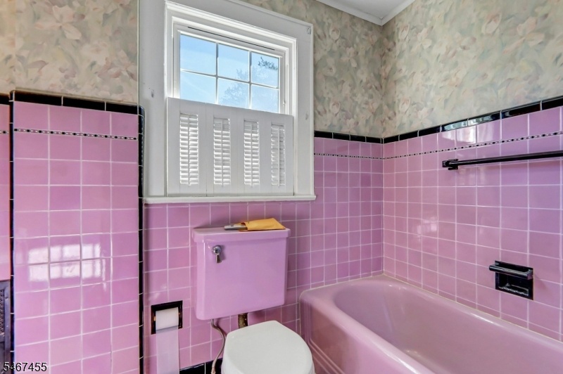 2nd Floor Full Bathroom