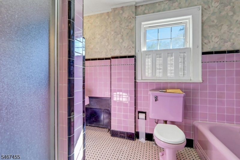 2nd Floor Full Bathroom