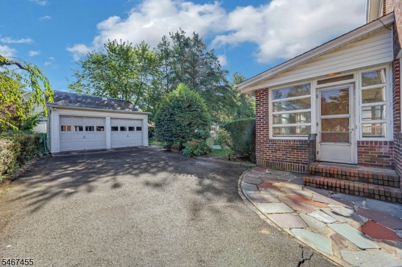 Detached Garage