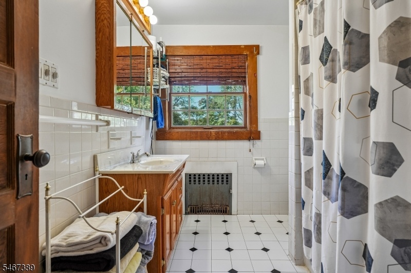 2nd Floor Bath