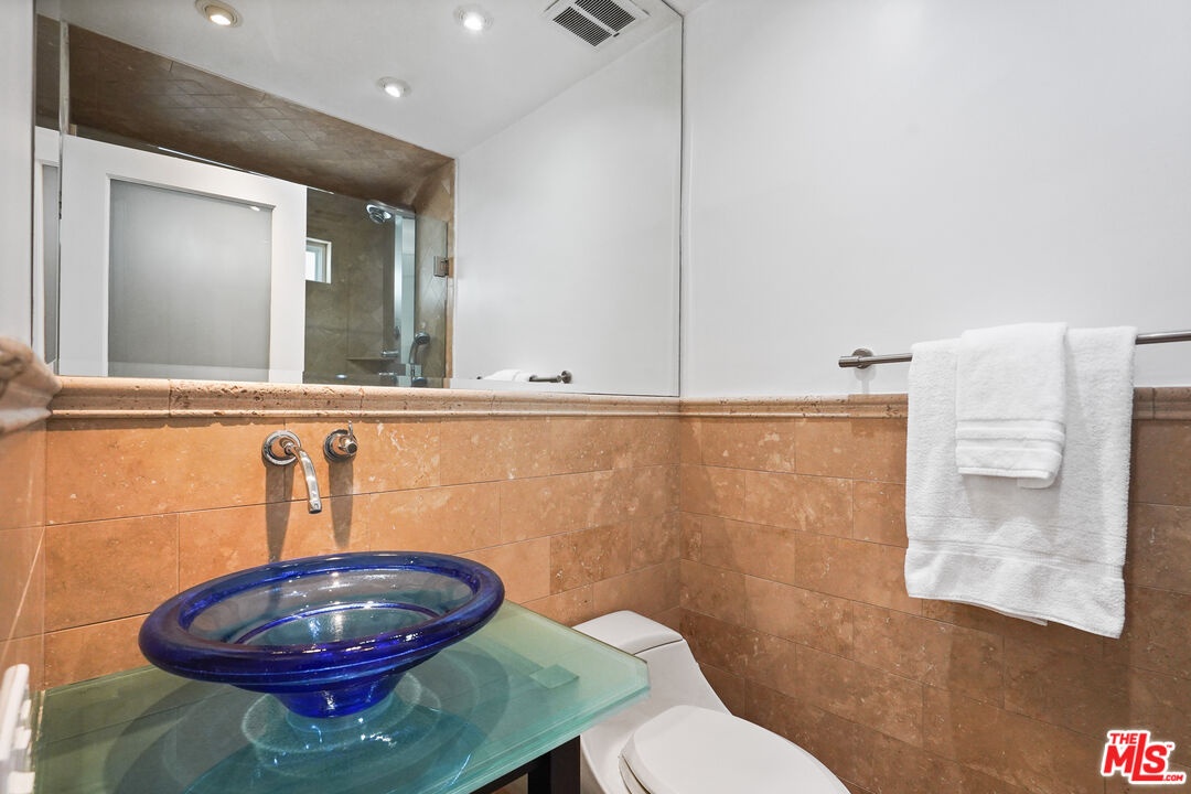 Second bedroom bathroom