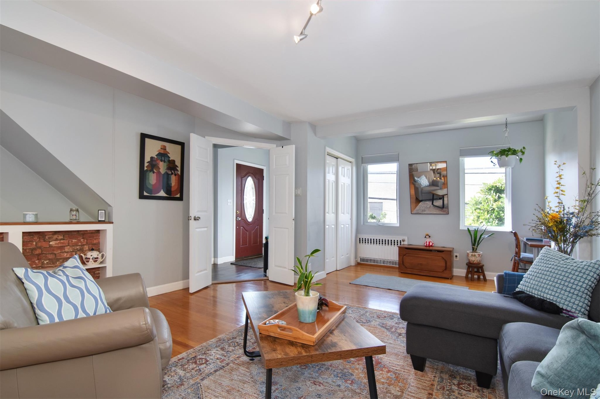 Featuring the vestibule and pretty front door.