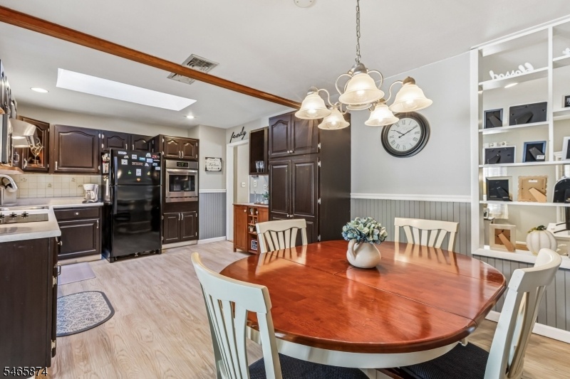 ADDITIONAL VIEW OF KITCHEN
