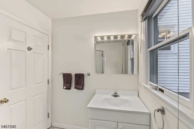 1st floor Bathroom