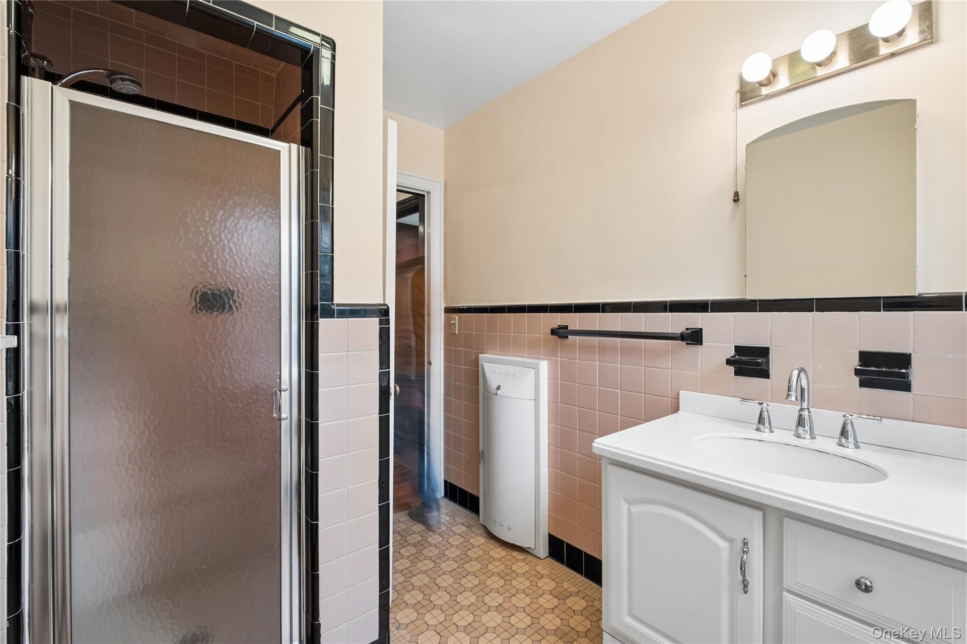 1st floor full bathroom has walk-in shower