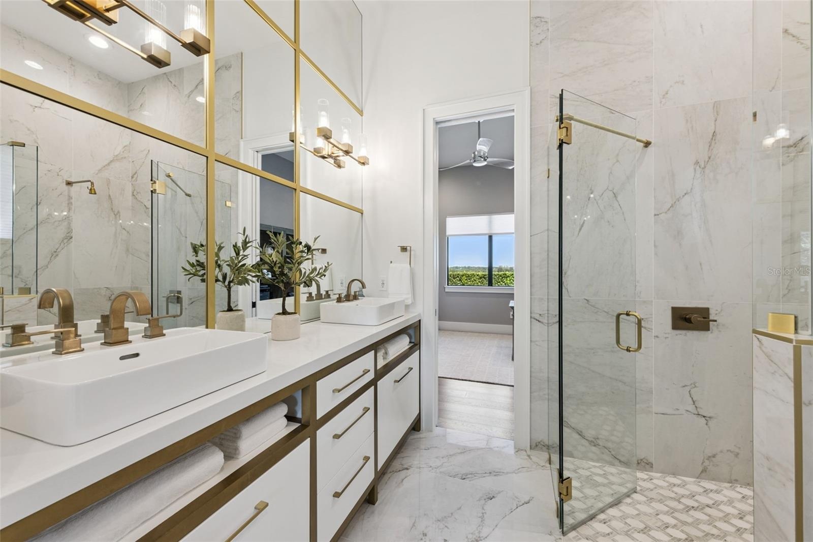 Bathroom in between bedroom #5 & bedroom #6