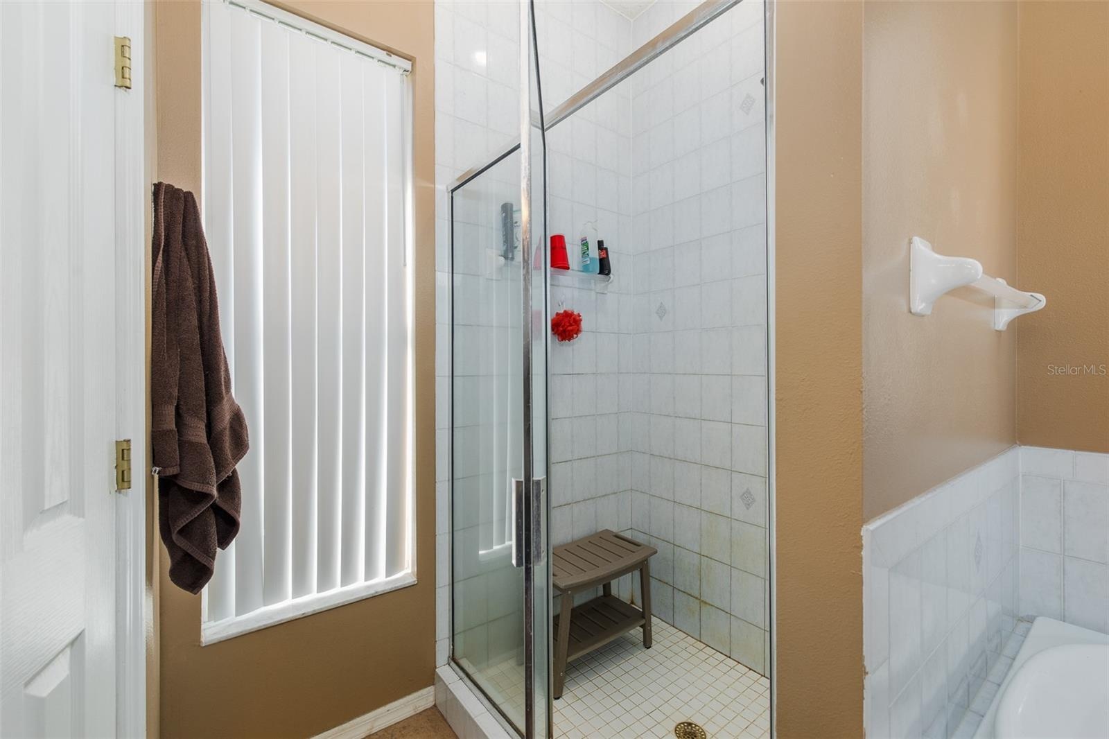 Primary en-suite bath