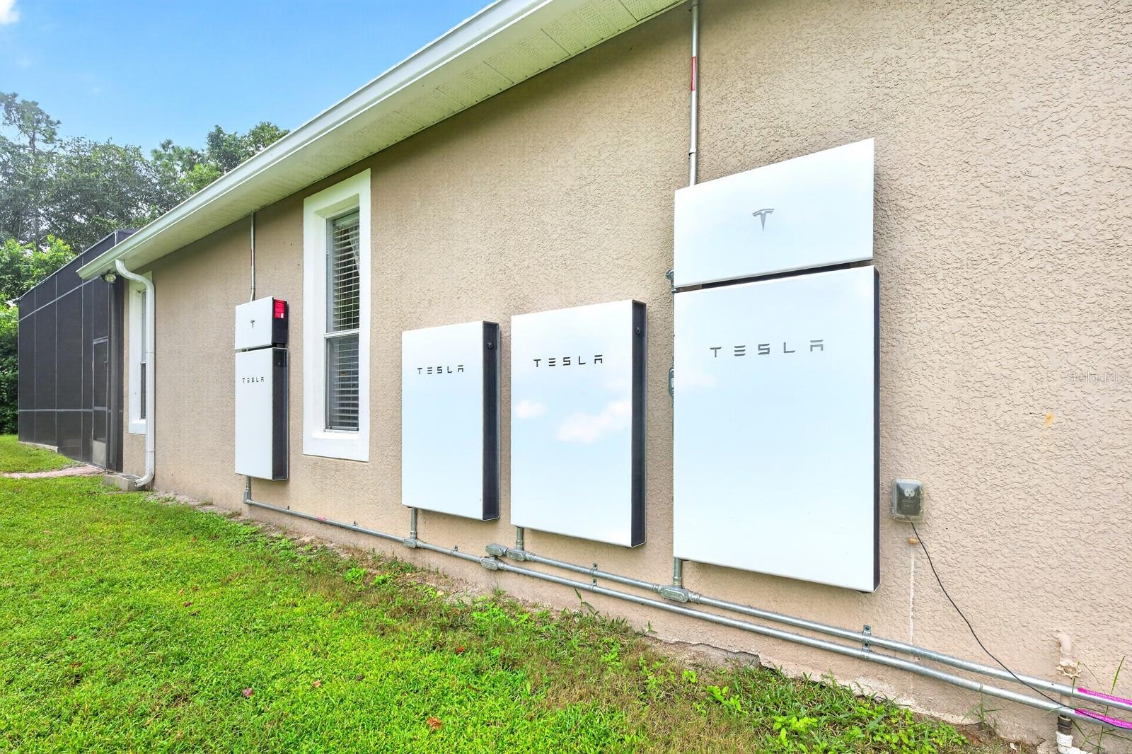 4 Tesla powerwalls leave this large home virtually free of any electric bills.