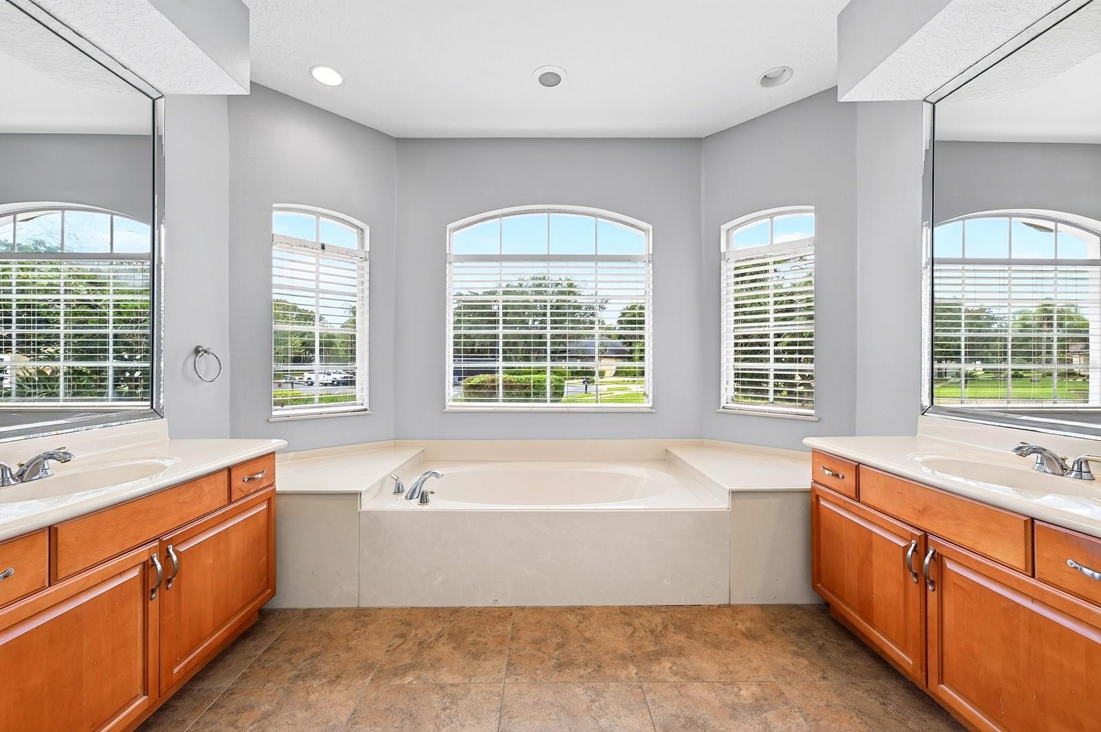 Primary en-suite bath.