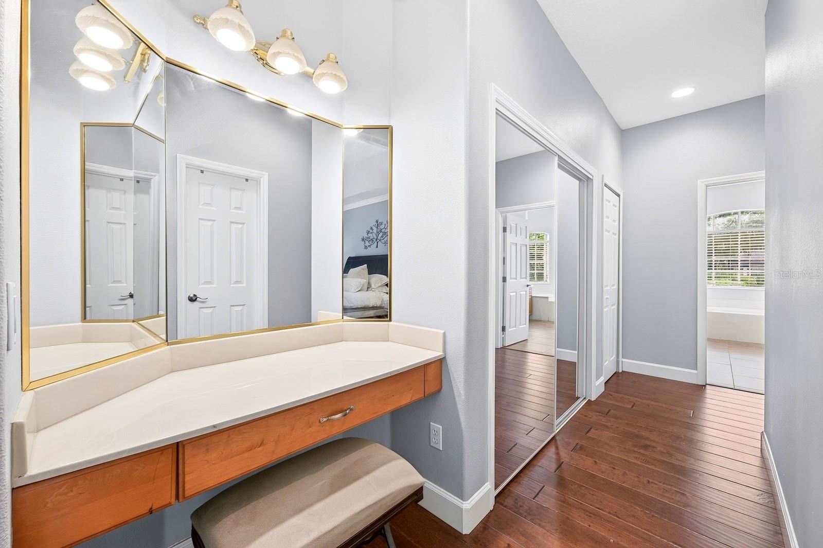 Primary en-suite bath.