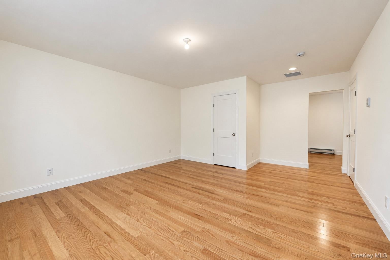 Master Bedroom w/ Bathroom