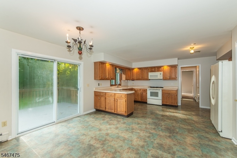 Kitchen w/ SGD to back deck