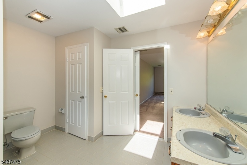 Primary Bath w/ linen closet