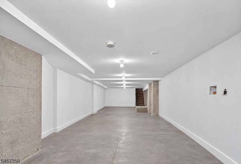 BASEMENT WALK OUT