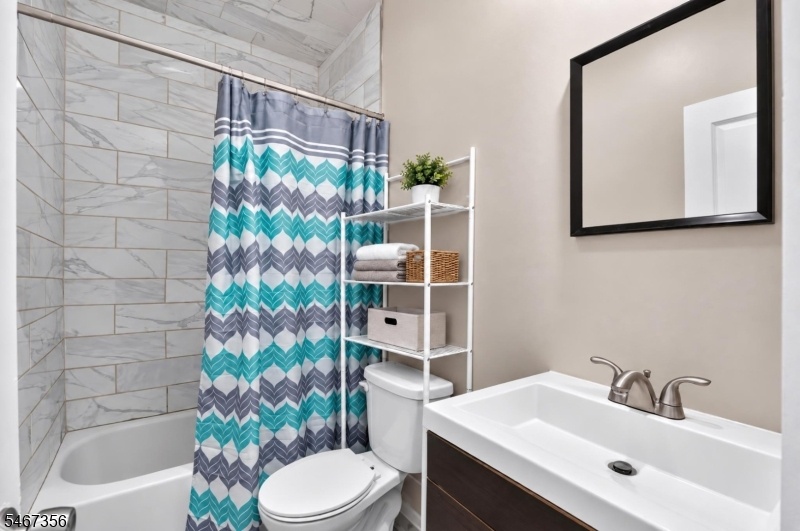1ST FL BATHROOM