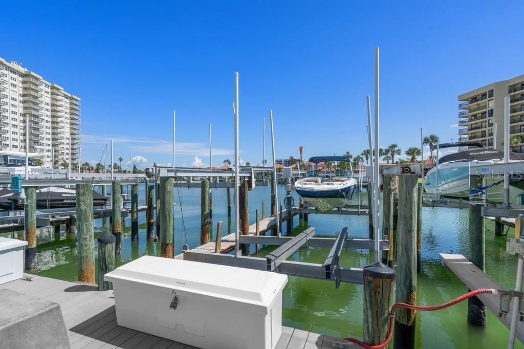 45' Deed yacht slip with 2 lifts.