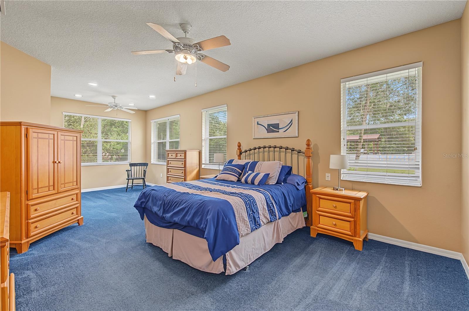 Extra large Master Bedroom, room for a sitting area
