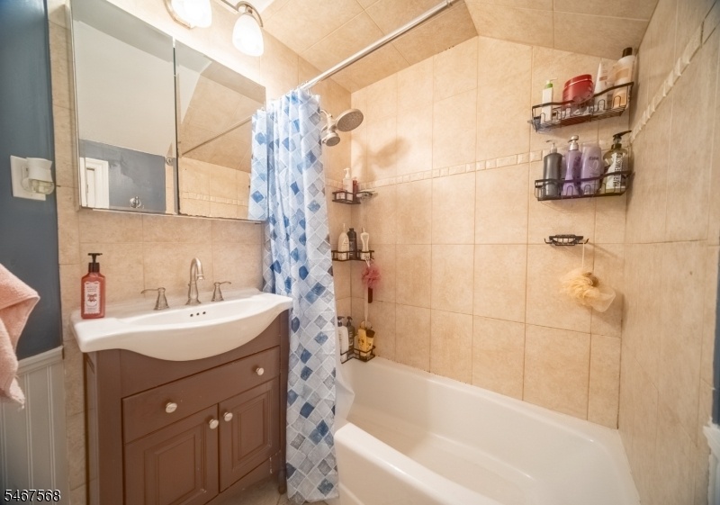 Bathroom 2nd floor
