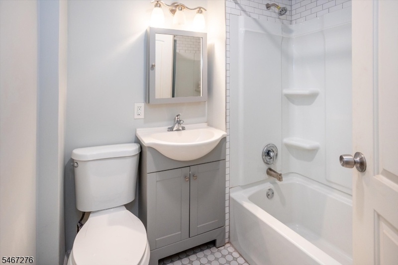 Unit B-Full Bath