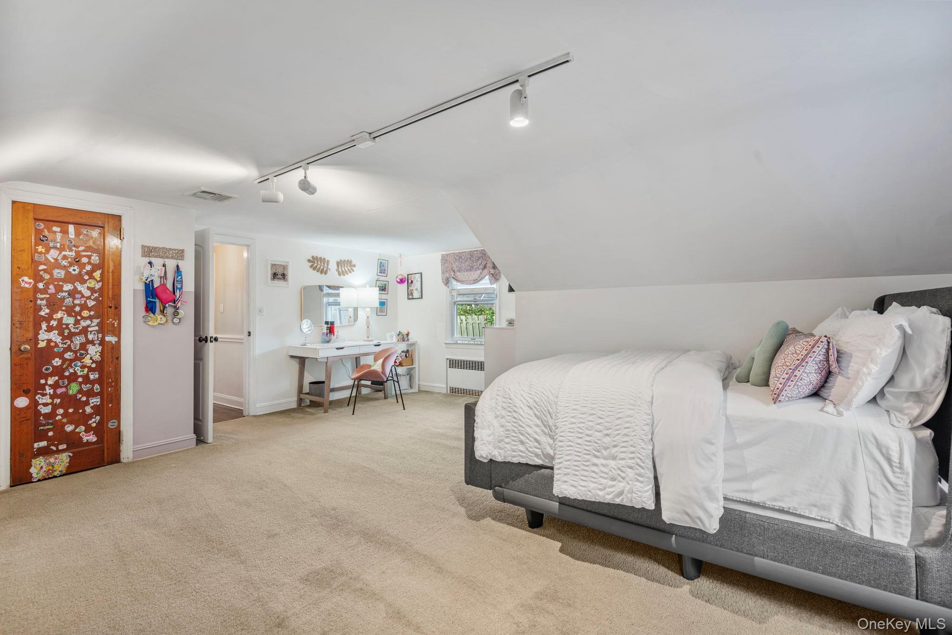 2nd Floor bedroom