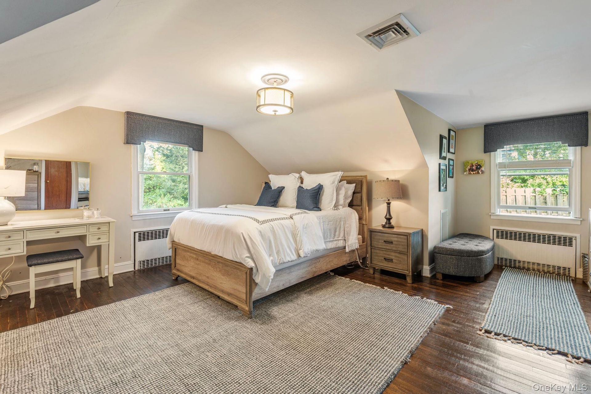 Large primary bedroom.