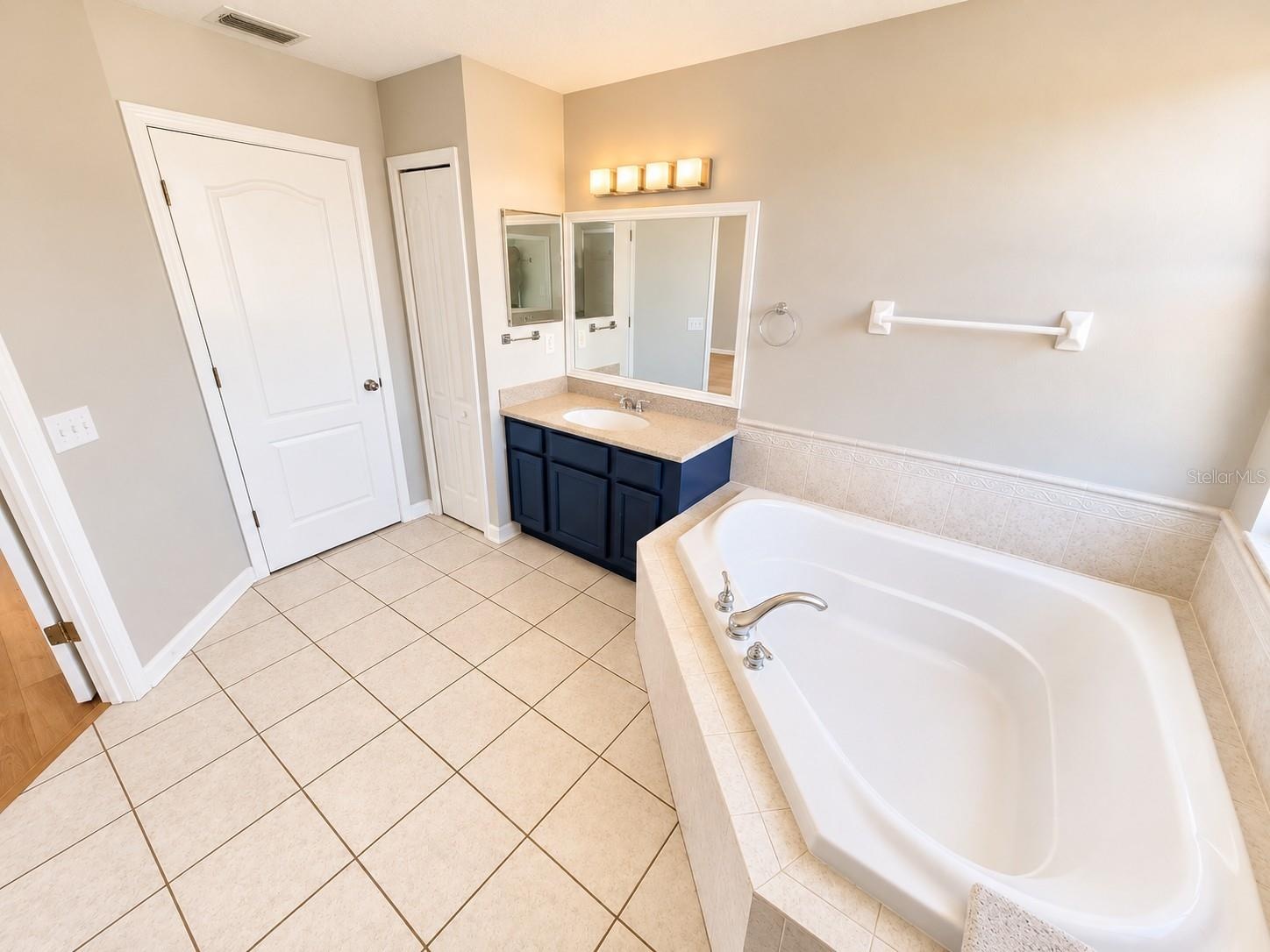 Primary en-Suite Bathrrom