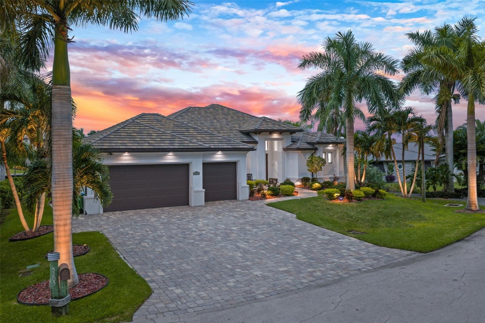 Welcome to 5205 Sunset Ct