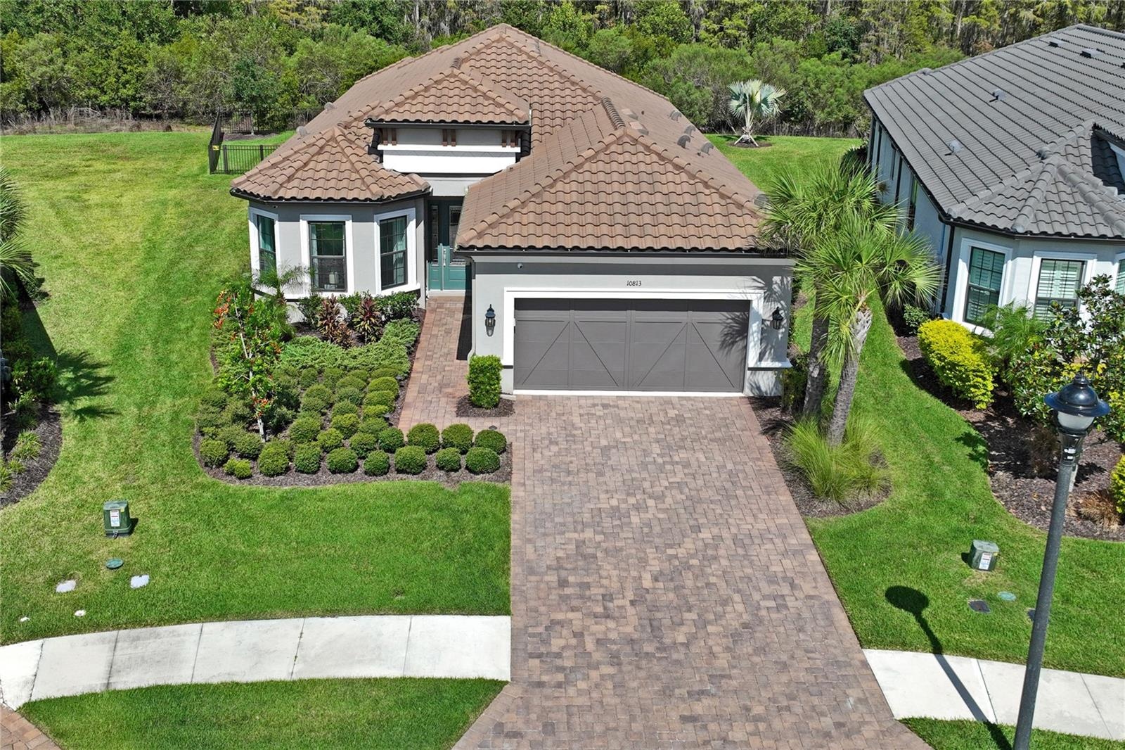 Bird's eye view of front of home