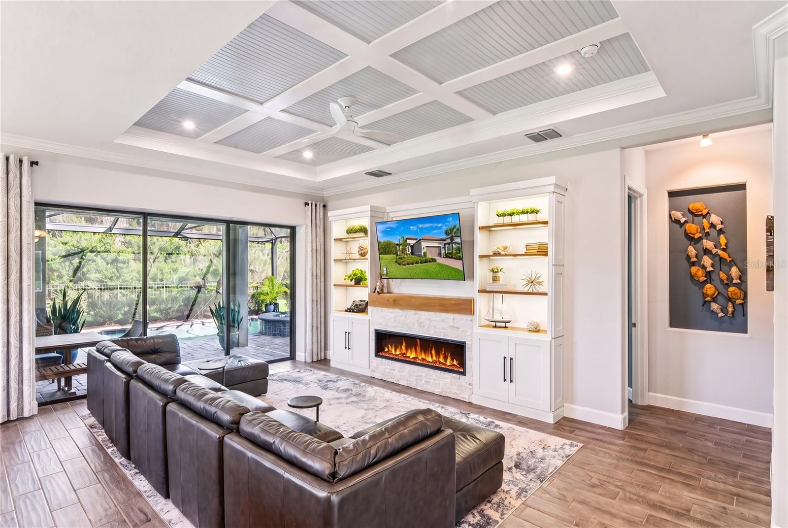 Tray ceiling w/ trim custom finishes