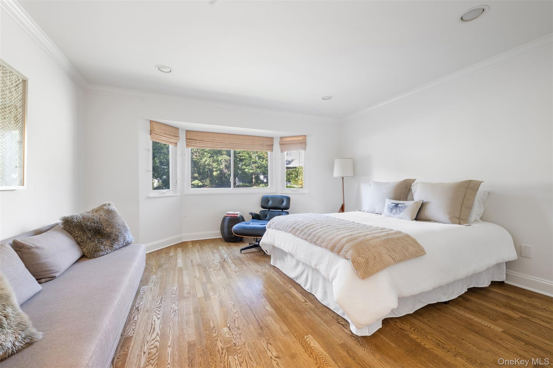 1st floor bedroom.