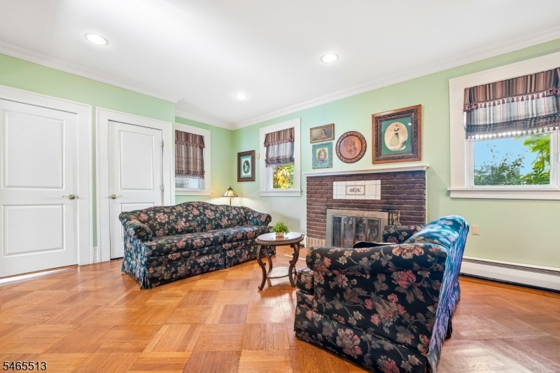 76 Summit Ave