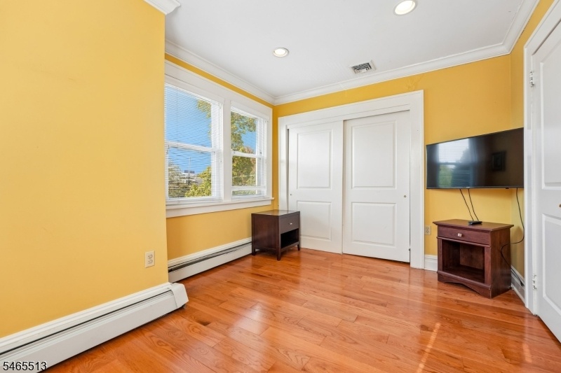 76 Summit Ave