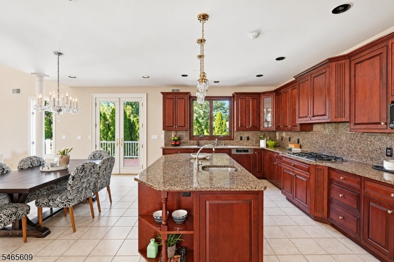 Kitchen (2 of 4)